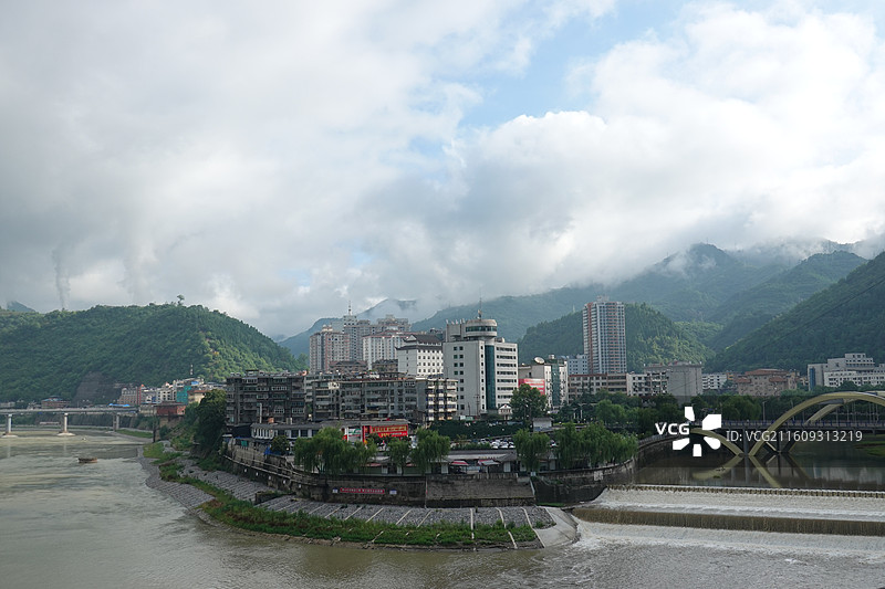 陕西省汉中市略阳县嘉陵江大桥三河口大桥三河坝江河交汇图片素材