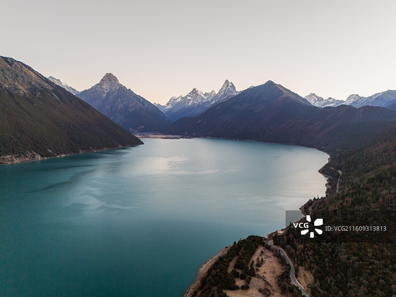 西藏 3 天 2 夜自驾：色季拉山口观南迦巴瓦日照金山，巴松措晨雾，羊卓雍措碧蓝，布达拉宫夜景映星空图片素材