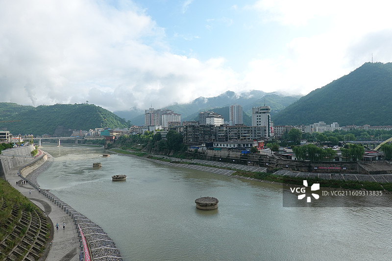 陕西省汉中市略阳县嘉陵江大桥三河口大桥三河坝江河交汇图片素材