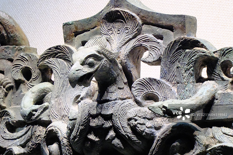 河北博物院透雕龙凤纹铜铺首。镇馆之宝一级文物图片素材