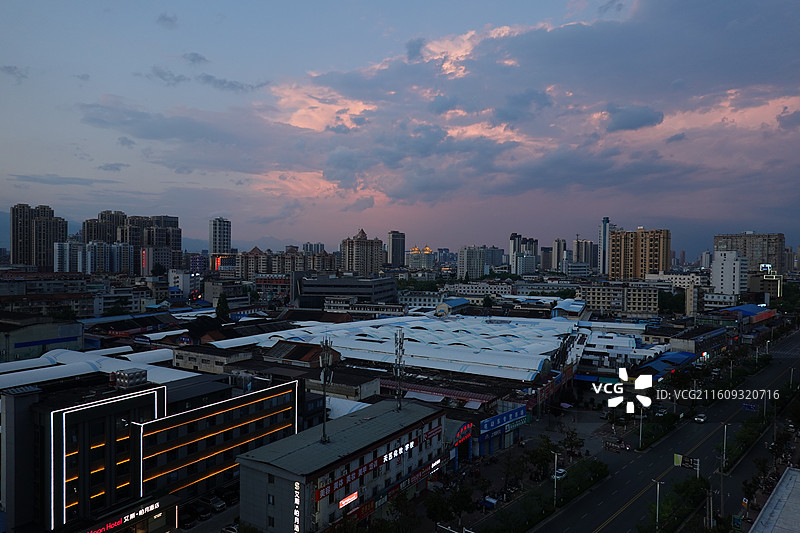 陕西省汉中市汉台区虎头桥爬楼拍日落夕阳晚霞图片素材