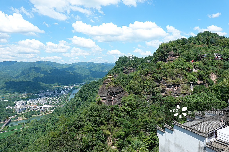 安徽省黄山市休宁县齐云山：长生楼拍香炉峰图片素材