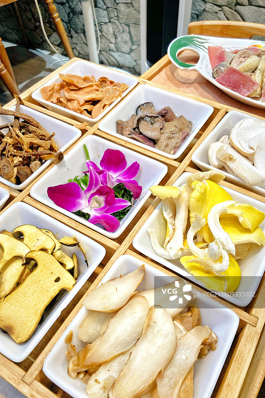 云南野生菌火锅图片素材