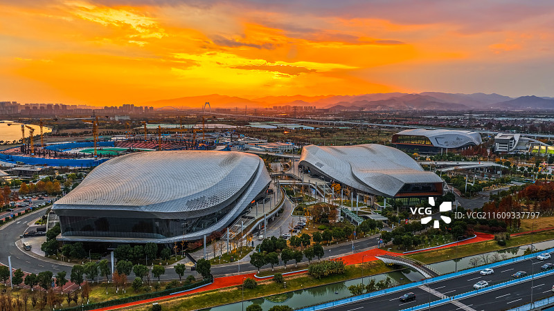 宁波奥体中心场馆火烧云航拍图片素材