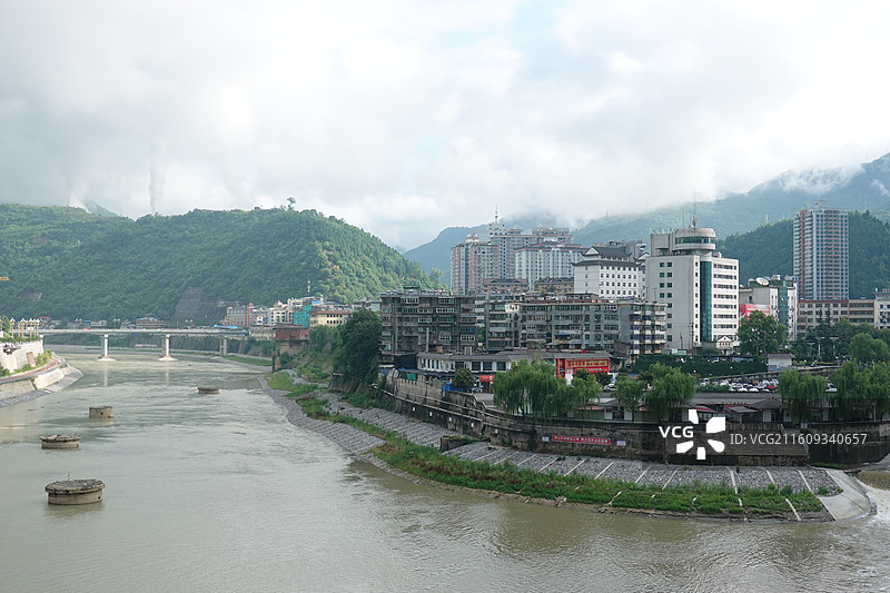 陕西省汉中市略阳县嘉陵江大桥三河口大桥三河坝江河交汇图片素材