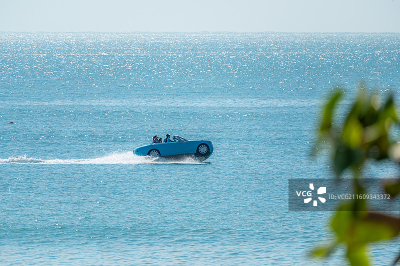 航拍海南三亚三亚湾寒假假期游艇万艇出海凤凰岛图片素材