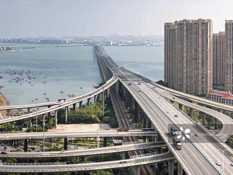 福建厦门集美区杏林大桥与建筑群景观图片素材