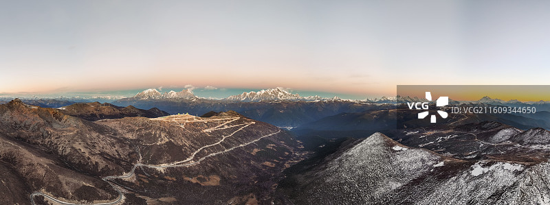西藏 3 天 2 夜自驾：色季拉山口观南迦巴瓦日照金山，巴松措晨雾，羊卓雍措碧蓝，布达拉宫夜景映星空图片素材