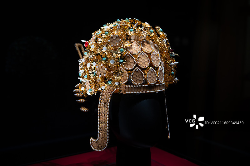 修复后的隋炀帝萧后凤冠：扬州曹庄隋炀帝墓出土的最早凤冠图片素材