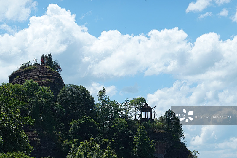 安徽省黄山市休宁县齐云山：插剑峰毓秀亭图片素材
