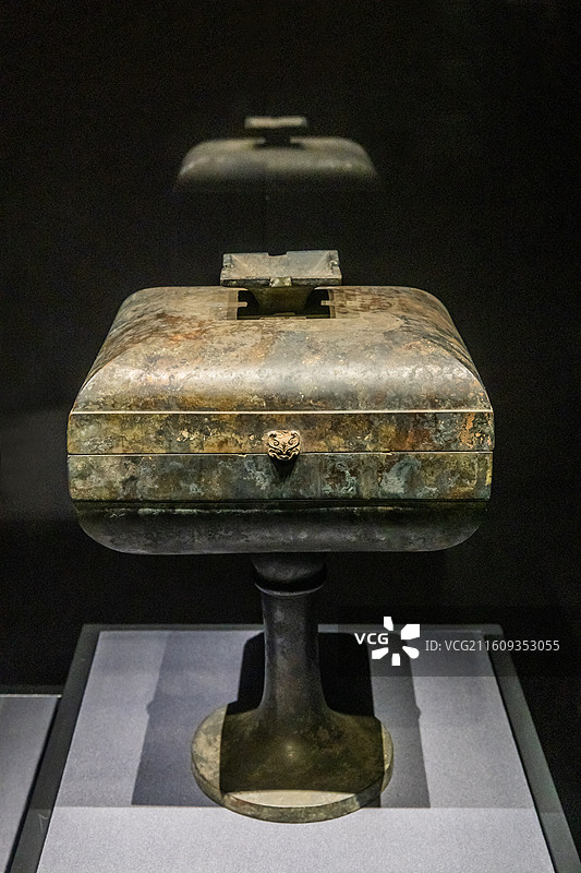 湖北省博物馆铜方盖豆战国时期1973年江陵藤店1号墓出土图片素材