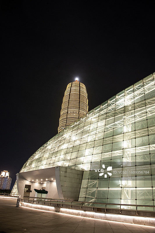 郑州郑东新区CBD河南艺术中心夜晚风景图片素材