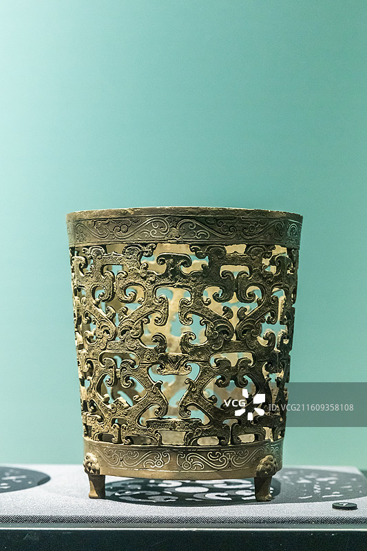 湖北省博物馆错银铜熏杯战国时期1981-1989年江陵九店24号墓出土图片素材