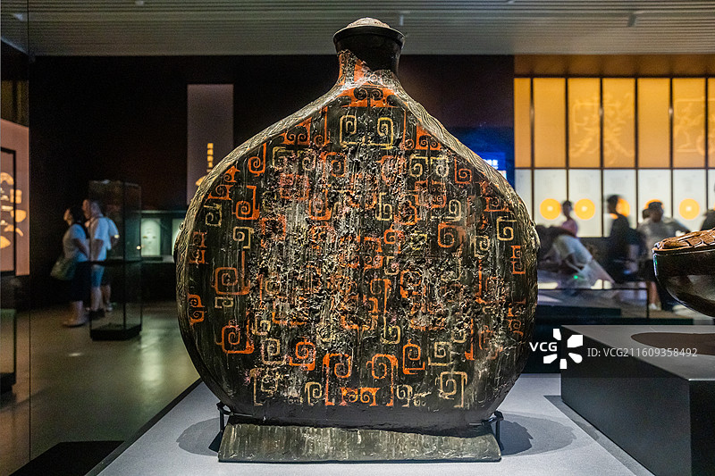 湖北省博物馆彩绘漆木蟠虺纹扁壶战国时期2002年枣阳九连墩1号墓出土图片素材