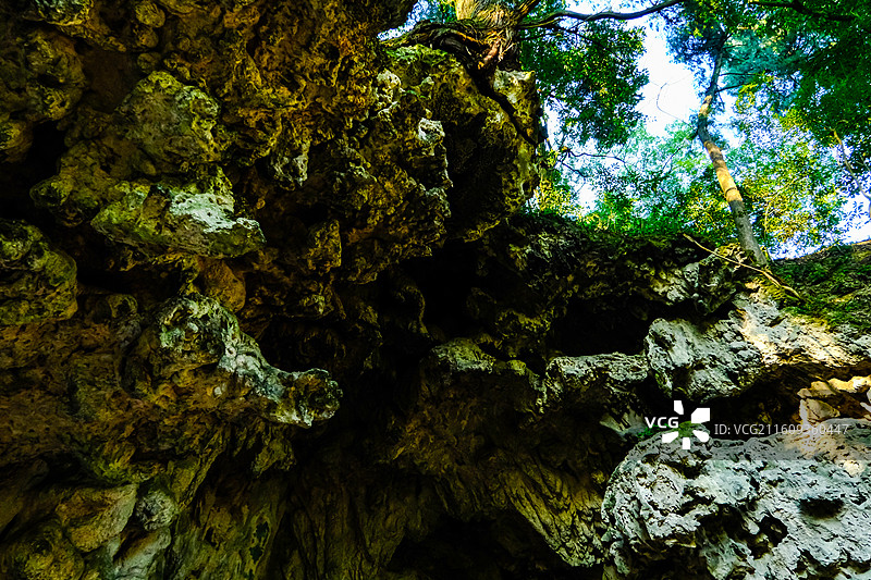金秋时节中国贵州省黔南州黄平县飞云崖风光，黔南第一洞天牌坊，月潭寺牌坊，飞云崖，藏经阁，飞云崖古建筑图片素材