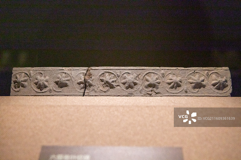 常州博物馆六瓣卷叶纹砖 南朝(420~589年)  1976年常州浦前戚家村出土图片素材