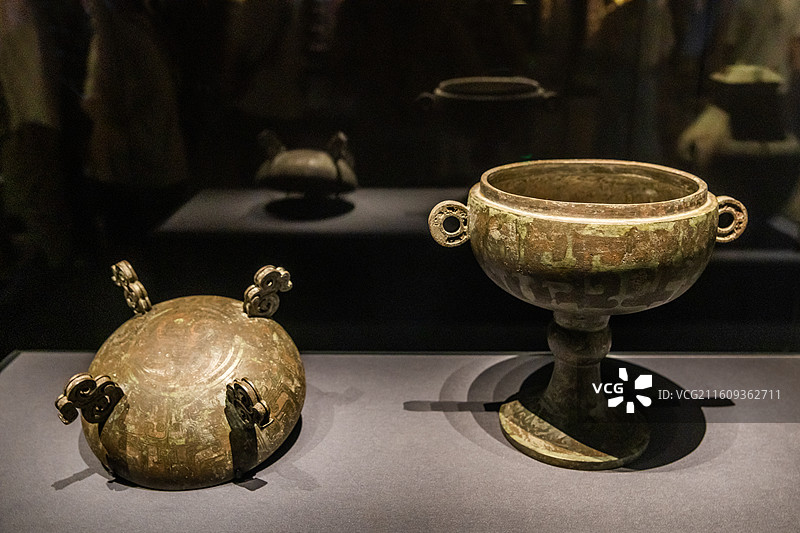 湖北省博物馆铜盖豆战国时期2002年枣阳九连墩2号墓出土图片素材