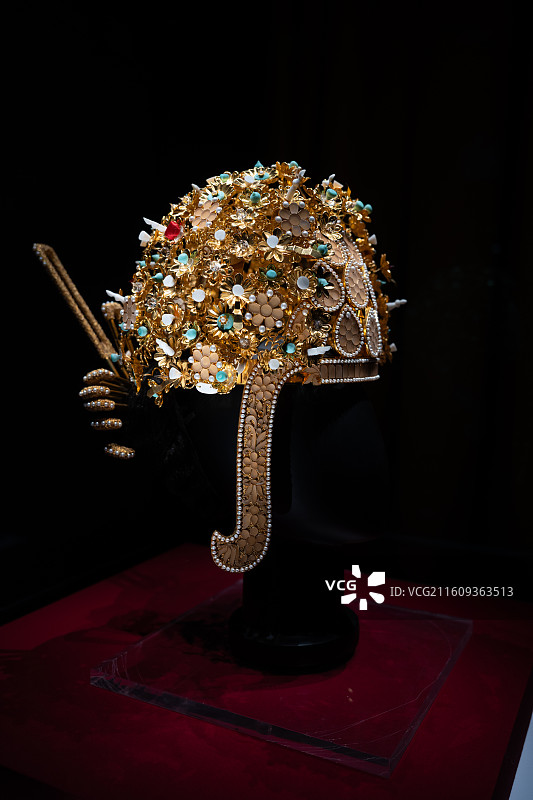 隋炀帝萧后钿钗礼冠复制件——金碧辉煌的隋代皇室冠饰瑰宝图片素材