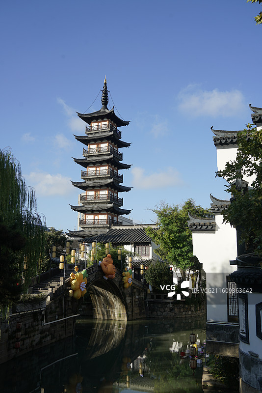 上海嘉定州桥老街传统建筑法华塔图片素材