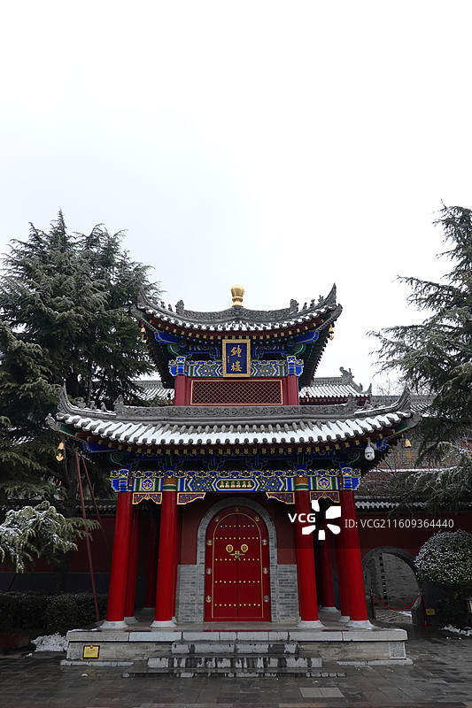 陕西省西安市玉祥门广仁寺喇嘛庙雪景：钟楼图片素材