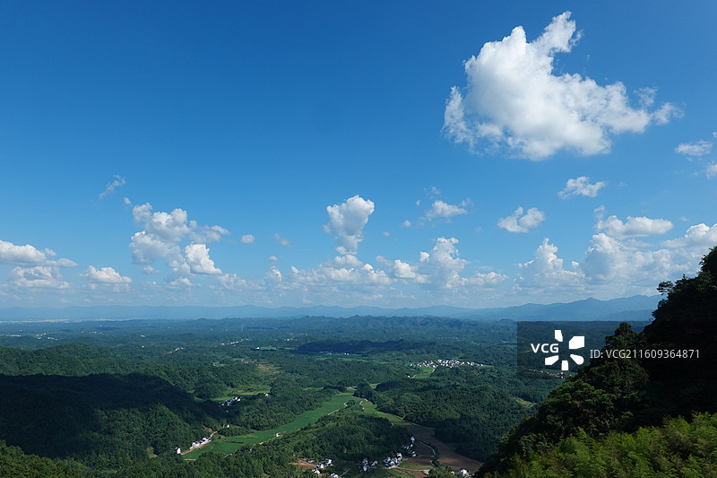 安徽省黄山市休宁县齐云山：小环线逍遥谷田园风光图片素材