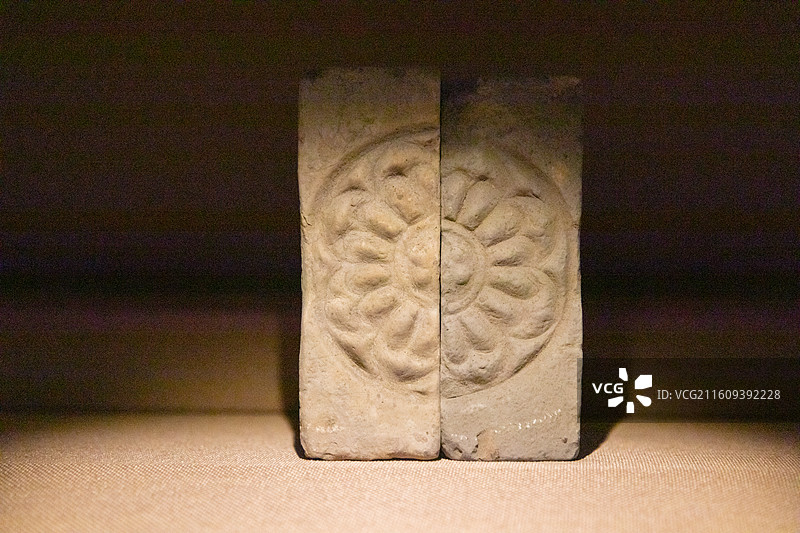 常州博物馆圆形莲花纹砖南朝(420~589年)  1976年常州浦前戚家村出土图片素材