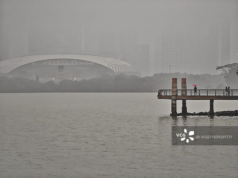 烟雨孤伞图片素材