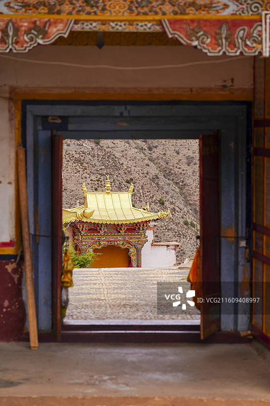 乡城噶丹桑披罗布岭寺图片素材