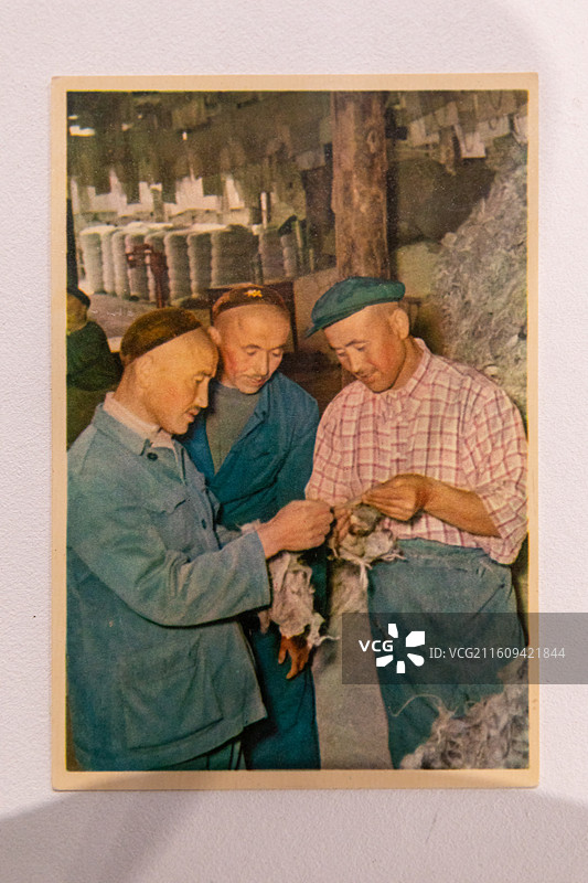 台州博物馆展出文物1961年《中国各民族》有52个一人普登记400多甄定39个二人普54个三人普56图片素材