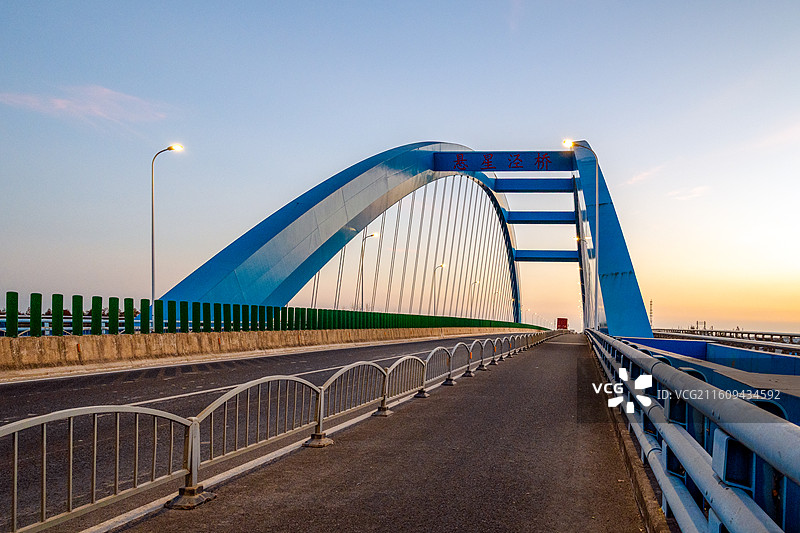 落日下的大桥图片素材