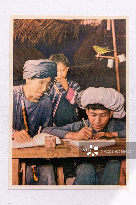 台州博物馆展出文物1961年《中国各民族》有52个一人普登记400多甄定39个二人普54个三人普56图片素材