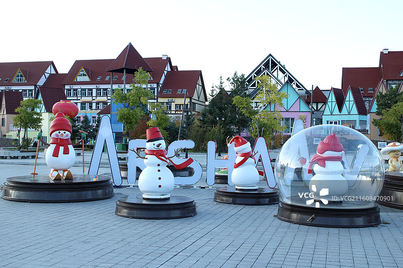 阿尔山市的建筑彩绚丽，彩色的小洋楼，红、黄、蓝、绿等鲜艳色彩相互交织。图片素材