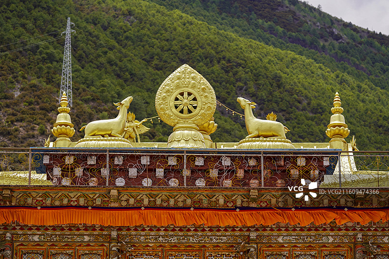 乡城噶丹桑披罗布岭寺图片素材