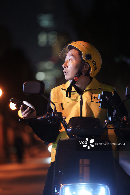 夜骑外卖员图片素材