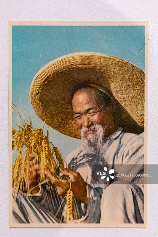 台州博物馆展出文物1961年《中国各民族》有52个一人普登记400多甄定39个二人普54个三人普56图片素材