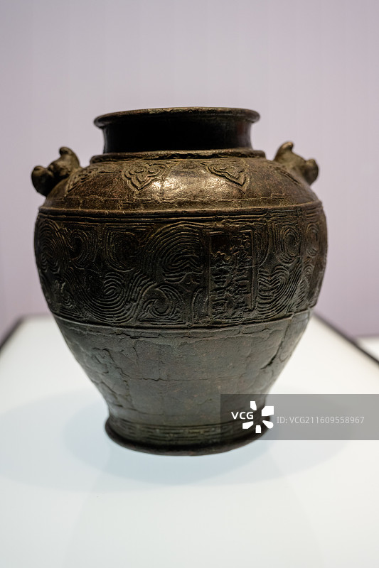 战国嵌红铜纹饰青铜罍（上海博物馆藏）图片素材