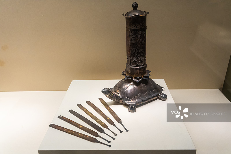 北京国家博物馆基本陈列“论语玉烛”银酒令筹、筹筒(复制品)唐（公元618-907年) 原物1982年图片素材