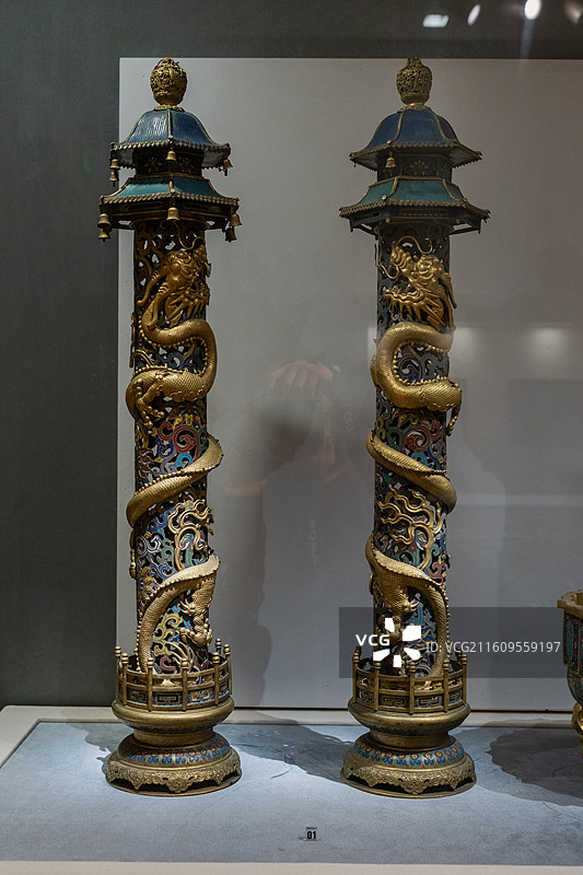 清代铜镀金垂恩香筒图片素材