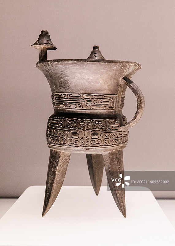 兽面纹斝 商中期 （公元前十五世纪中叶-前13世纪）上海博物馆东馆藏图片素材