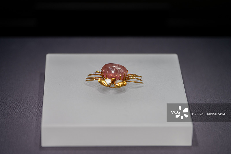 清代碧玺石金螃蟹：农妇意外捡到的千万国宝图片素材