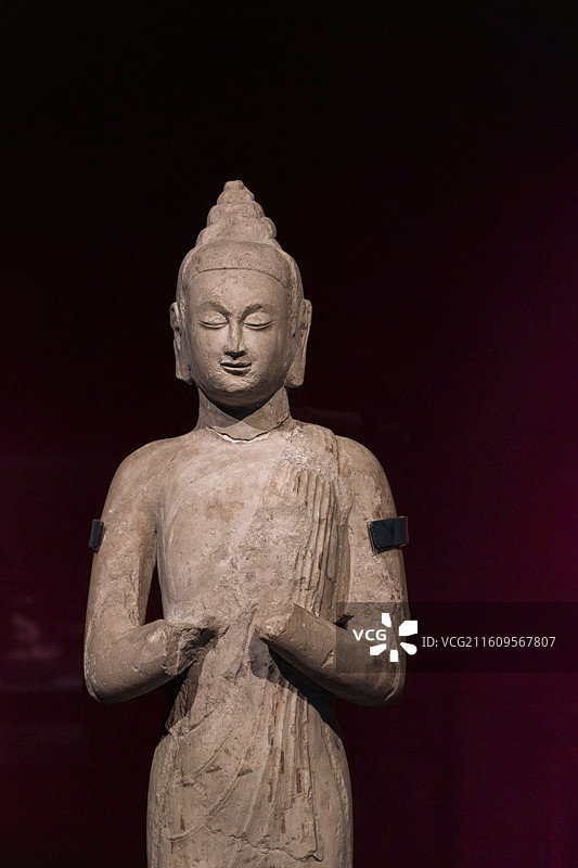 博兴佛造像北朝螺髻梵王立像和头像特写图片素材