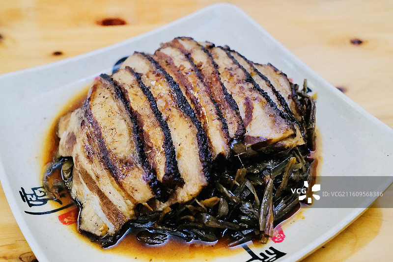 四川自贡盐帮菜特色美食烧白（梅菜扣肉）图片素材