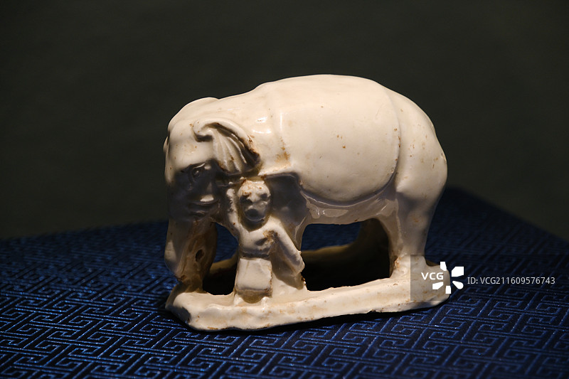 石家庄博物馆老瓷器文物展览。人物孩子儿童娃娃观音菩萨龙纹兽纹图片素材