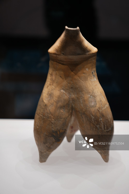 新石器时代的仿生器皿白陶鬶图片素材