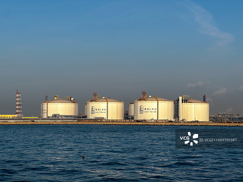 山东青岛董家口中石化LNG接收站LNG储存罐图片素材