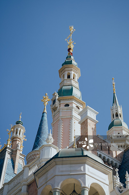 成长 孩子 亲子游 迪士尼 城堡 建筑 消费 童话 经济 版权 黄昏 梦幻 治愈 快乐图片素材