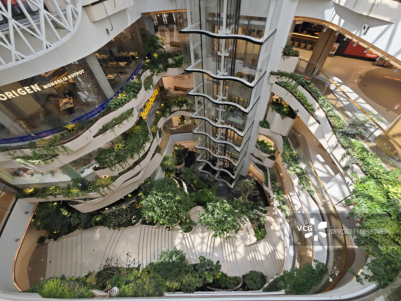 西安南飞鸿乐荟中心超高层建筑 室内装修商业室内绿化图片素材