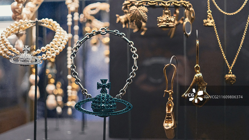 vivienne westwood珠宝展图片素材