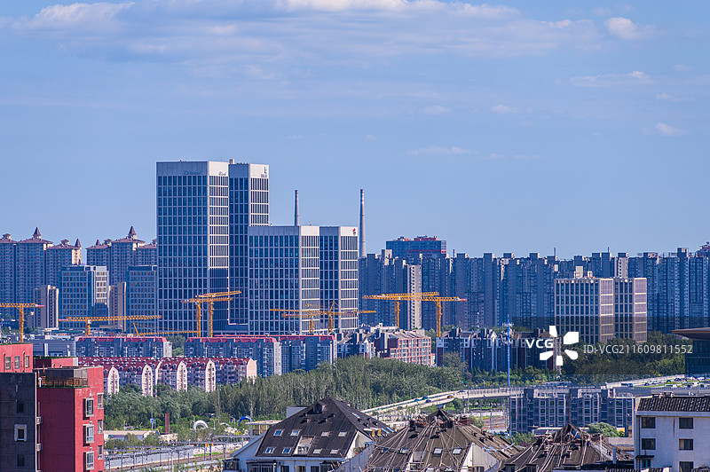建设发展中的北京朝阳区酒仙桥望京城市天际线图片素材