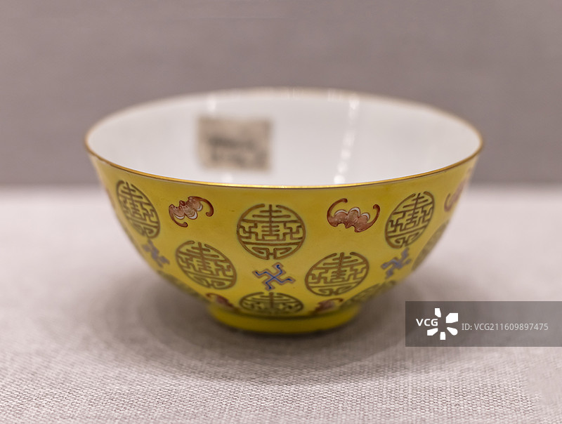 淡黄地粉彩万福万寿纹碗 清光绪 故宫博物院图片素材